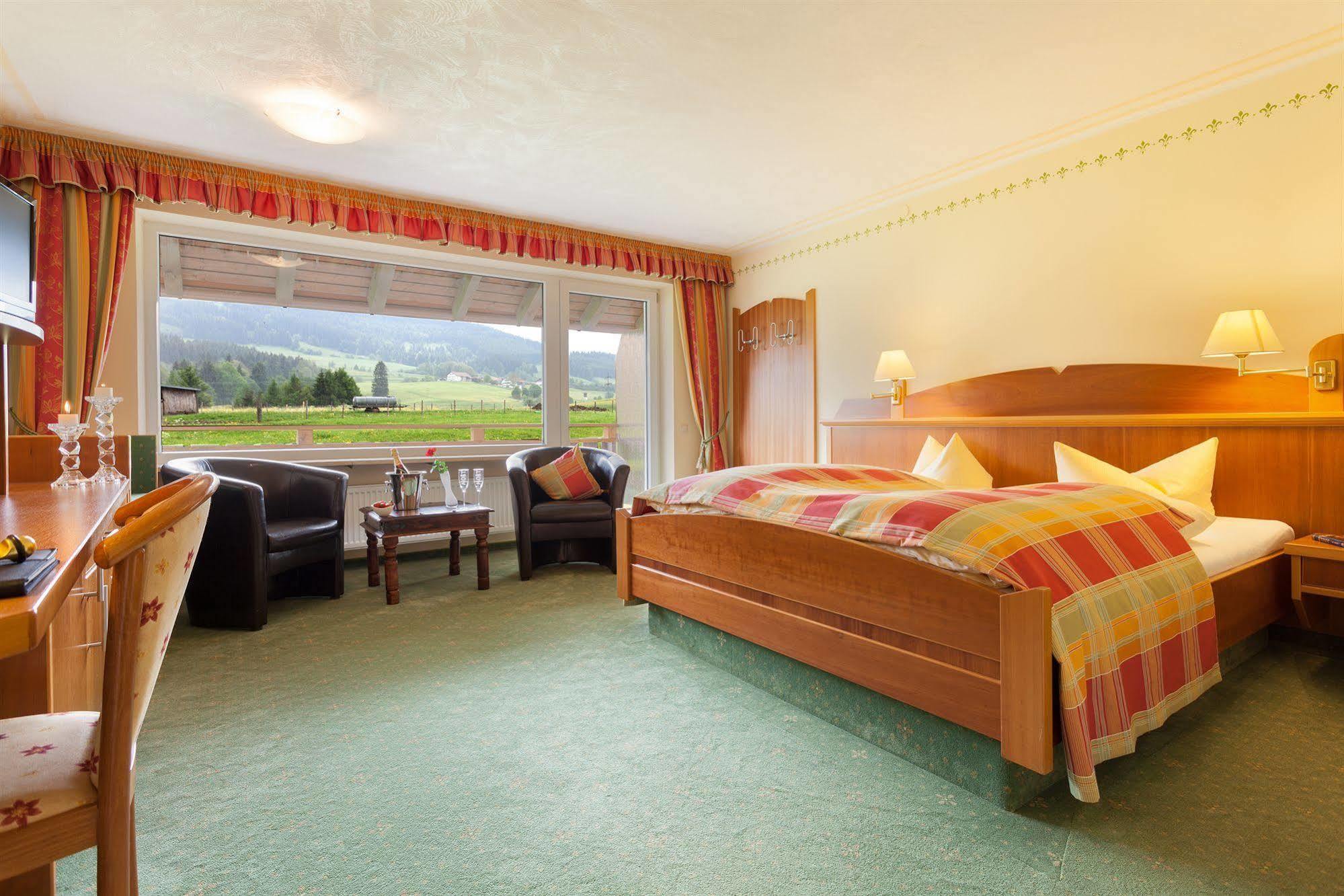 Hotel Nesselwanger Hof Екстериор снимка